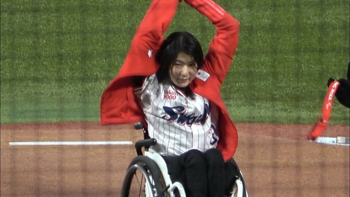 村岡桃佳さん始球式　北京パラリンピックのアルペンスキーで金メダル3個 2022年3月29日 神宮球場 ヤクルトスワローズ　読売ジャイアンツ